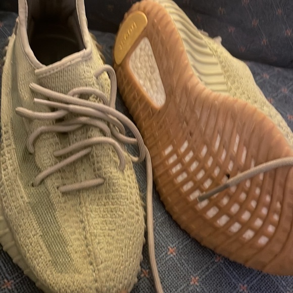 Jezzy sneakers size 7 us wore 1 time beige - Picture 5 of 5